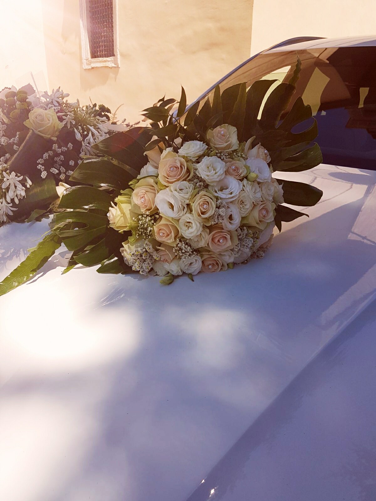 04 Allestimento Matrimonio Composizione Macchina e Bouchet Fioreria Bruseghini Besenello Trento